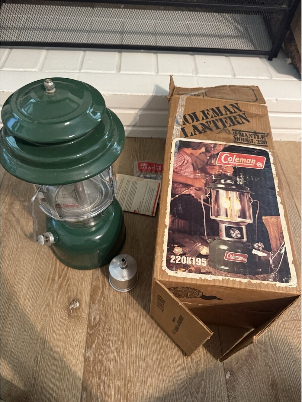 VTG 80s Coleman Lantern 2 Mantle Model 220K195 + Original Box SUPER CLEAN NEW?